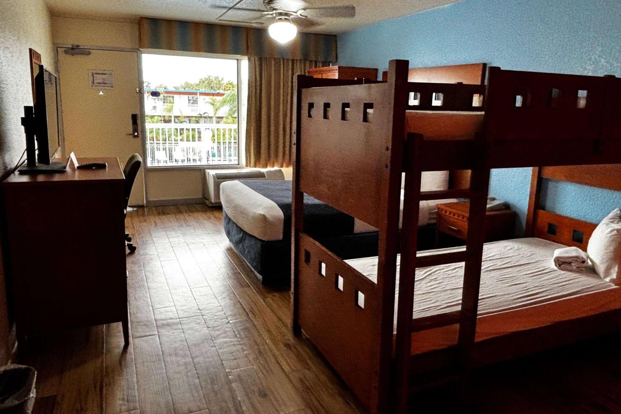 מלון קיסימי Ramada By Wyndham Flamingo Water Park מראה חיצוני תמונה